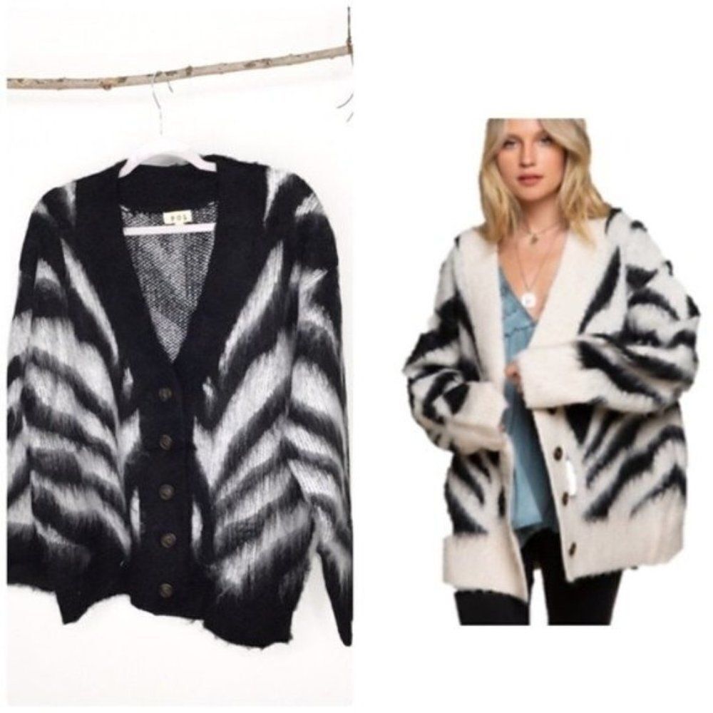 𝅺POL Black and white Zebra Knit Mohair Cardigan